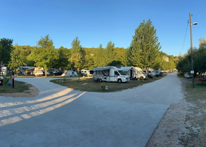 Karin 3* Gornji Karin